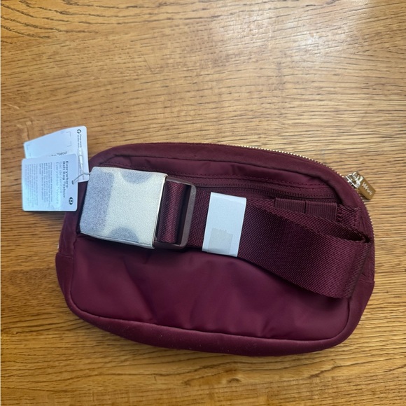 Lululemon Belt Bag Velvet Burgundy - Picture 2 of 2